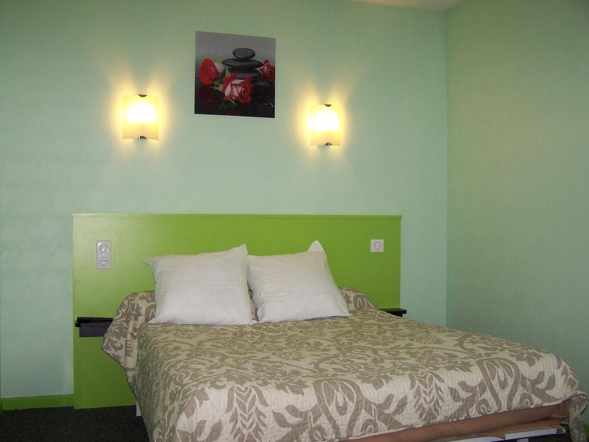 Le Lichou Hotell Vallon-en-Sully Eksteriør bilde